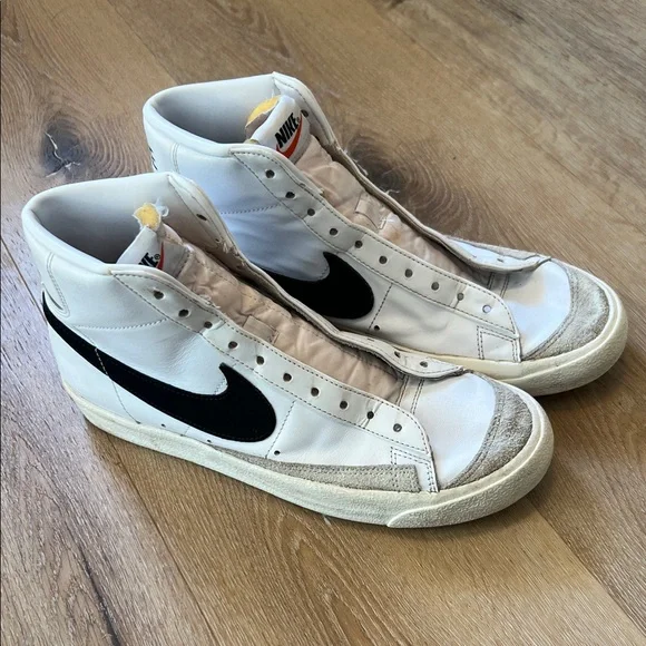 Nike Vintage High-Tops in White and Black Size 11 Used Condition - Picture 1 of 12